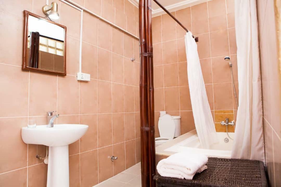 אקרה Maxwell Court Apartments מראה חיצוני תמונה